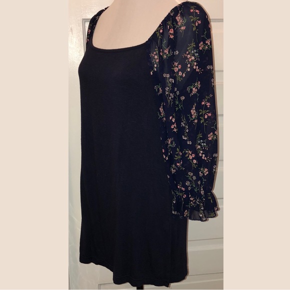 Suzanne Betro Navy & Floral Ruffle Sleeve Top, Sz L - Picture 2 of 11